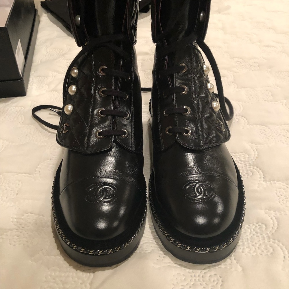 CHANEL BLACK QUILTED PATENT LEATHER CC PEARL COMBAT BOOTS